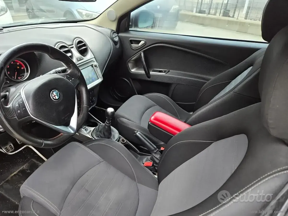 Begagnad Alfa Romeo MiTo Distinctive 120 HK (88 kW) 2008 Svart Halvkombi