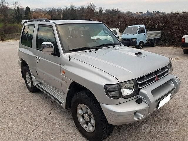 Usata Mitsubishi Pajero 125 CV (91 kW) 1998 Grigio SUV
