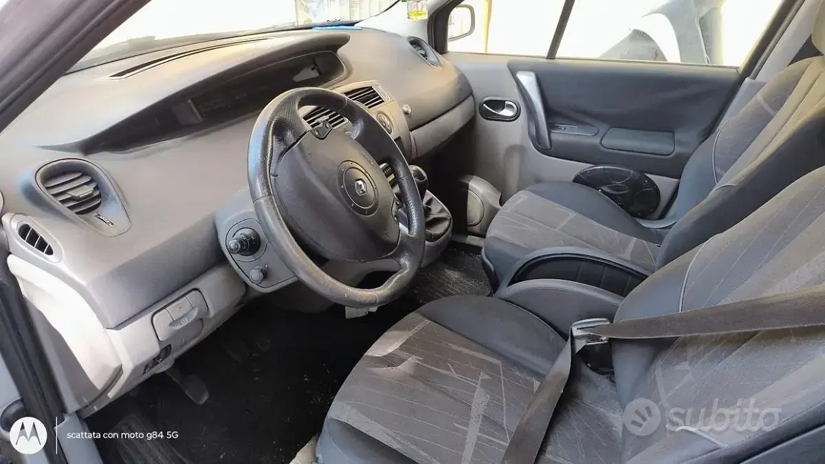 Usata Renault Scénic II 111 CV (81 kW) 2005 Grigio Monovolume