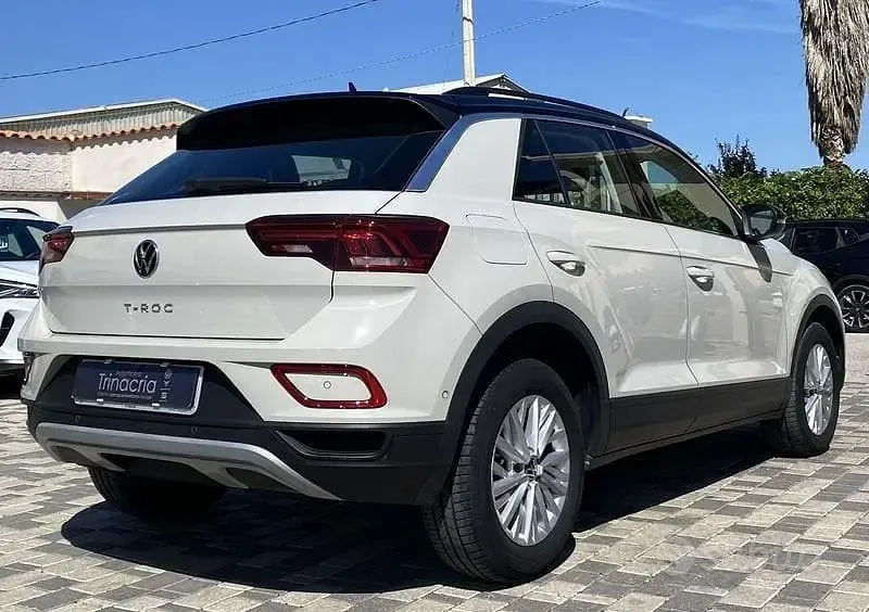 Usata VW T-Roc Life 116 CV (85 kW) 2024 Nero SUV