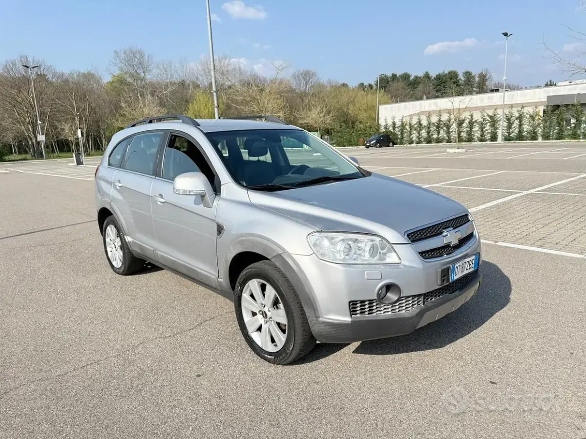 Usata Chevrolet Captiva 150 CV (110 kW) 2008 Grigio SUV