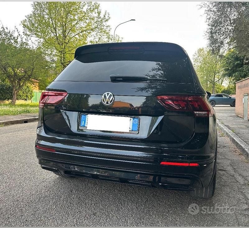 Usata VW Tiguan R-line 177 CV (130 kW) 2019 Nero SUV
