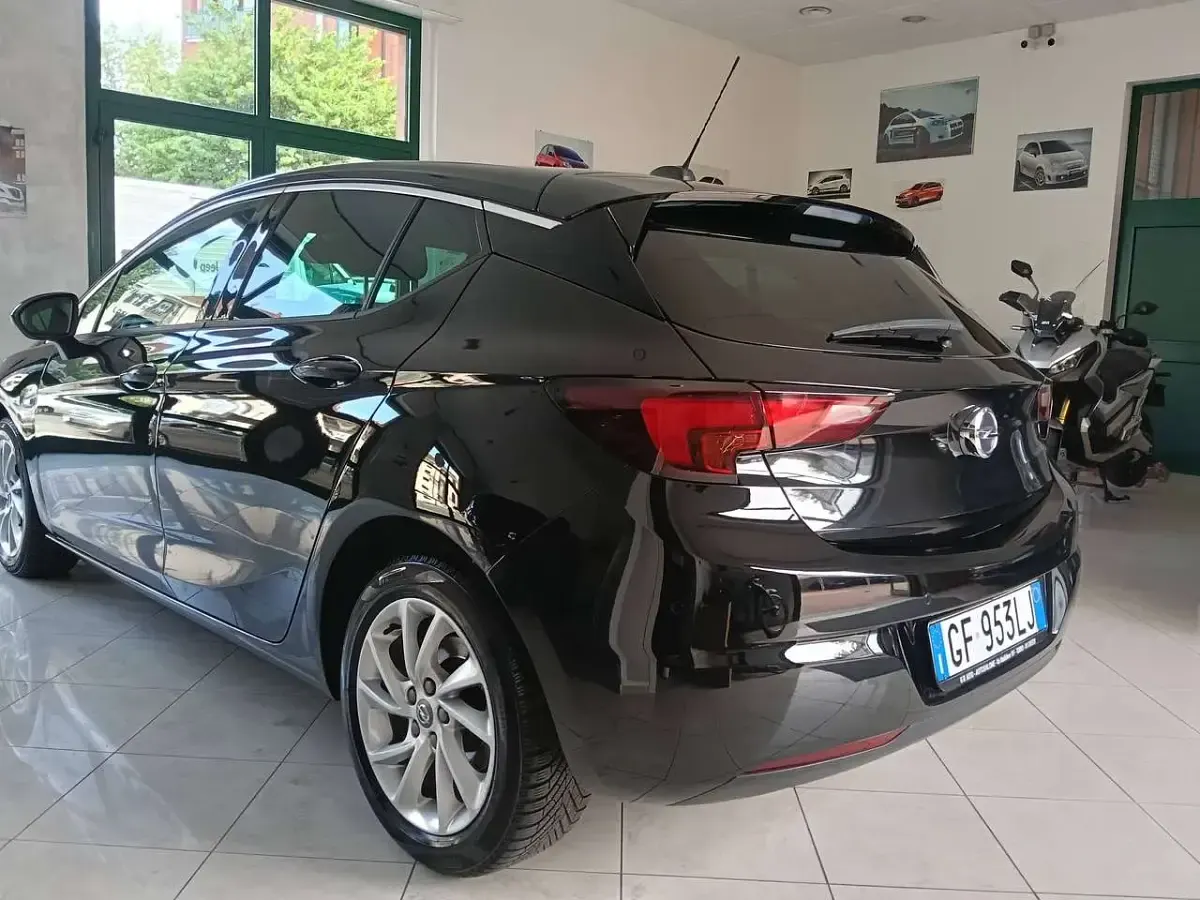 Usata Opel Astra Business Elegance 122 CV (89 kW) 2021 Nero Berlina