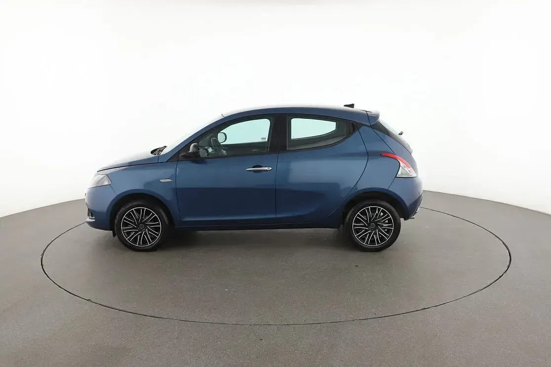 Usata Lancia Ypsilon Gold 70 CV (51 kW) 2022 Blu Utilitaria