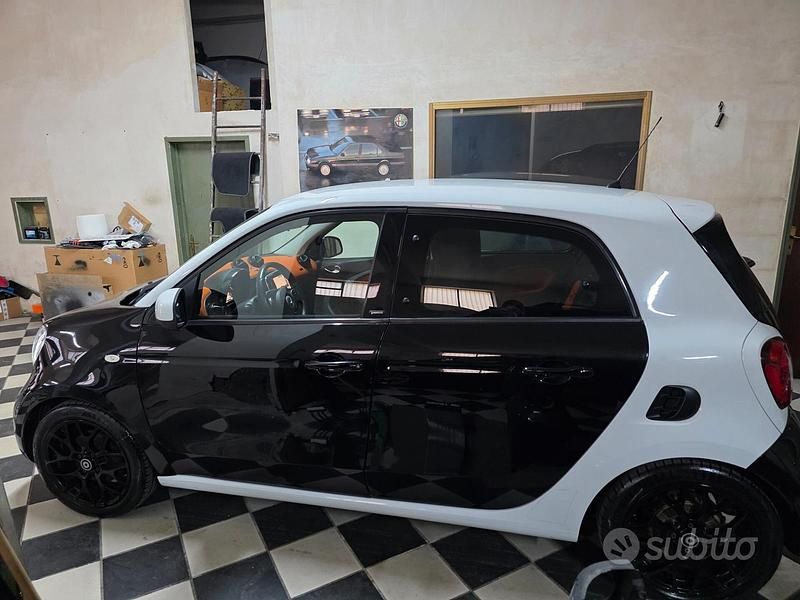 Begagnad Smart ForFour Proxy 71 HK (52 kW) 2015 Svart Halvkombi