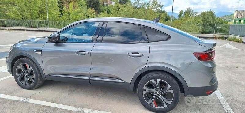 Usata Renault Arkana 94 CV (69 kW) 2022 Grigio SUV