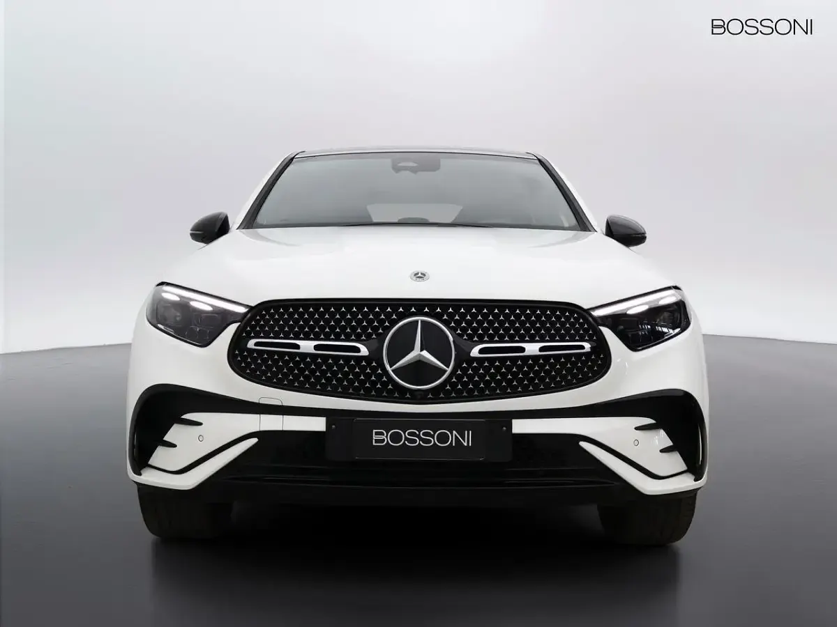 Käytetty Mercedes GLC300 AMG Line Premium Plus 197 HP (144 kW) 2025 Valkoinen Coupe - kaksiovinen
