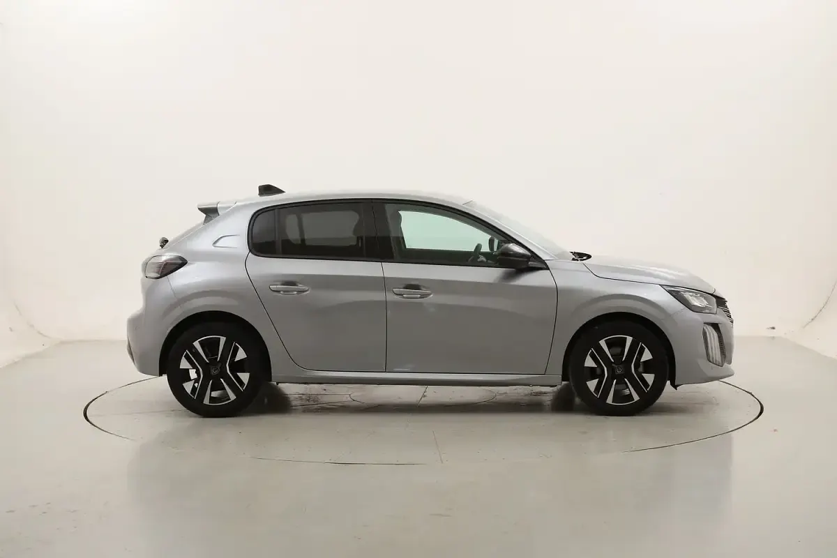 Usata Peugeot 208 Allure 101 CV (74 kW) 2025 Utilitaria