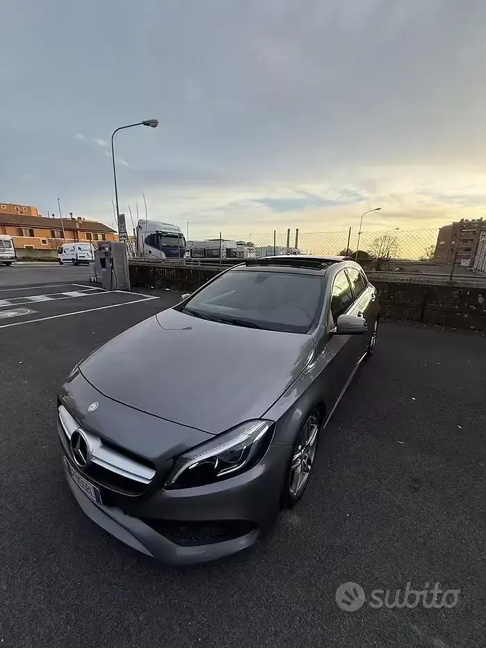 Usata Mercedes A180 Premium 122 CV (89 kW) 2016 Grigio Berlina