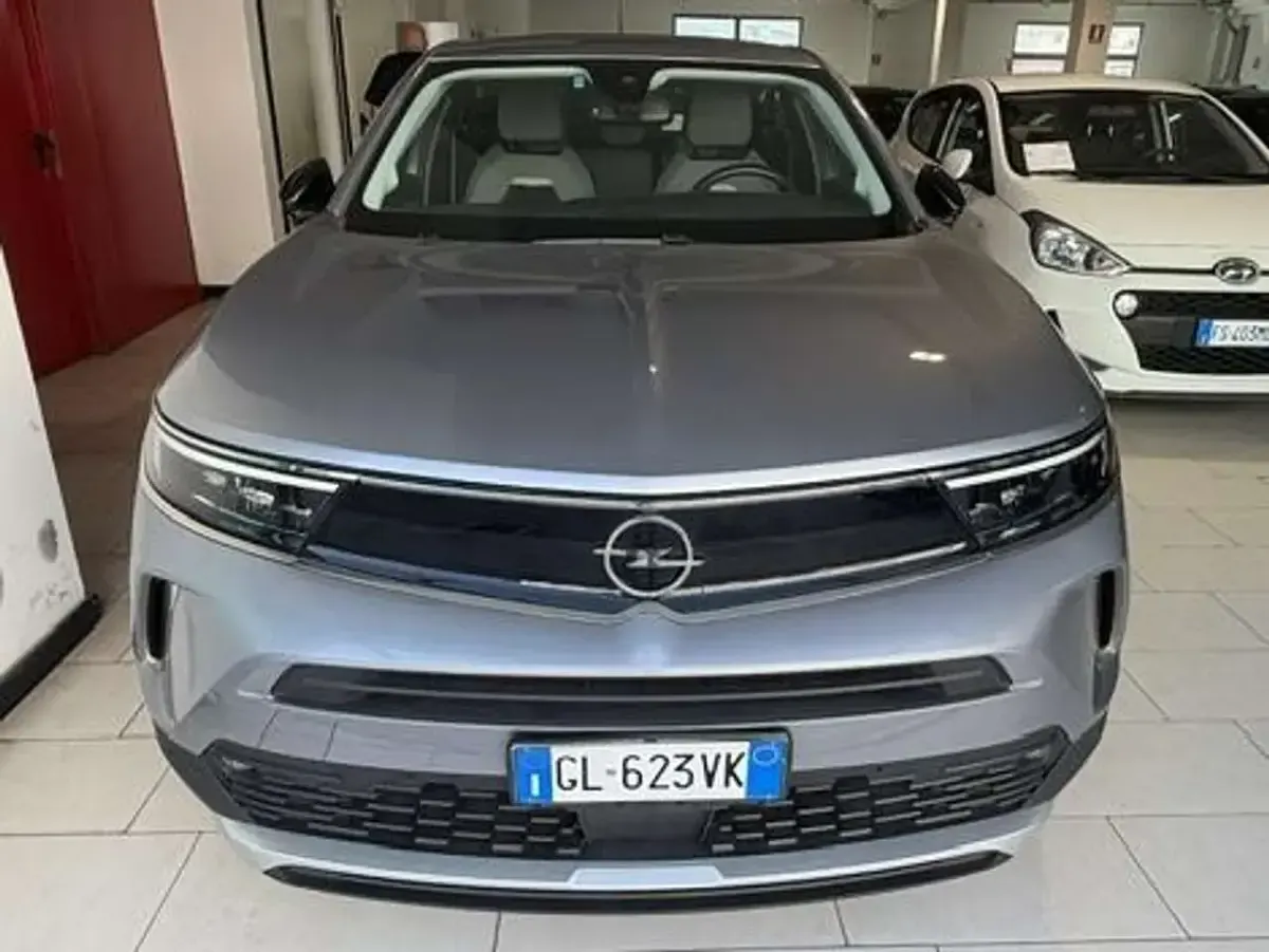 Usata Opel Mokka Elegance 101 CV (74 kW) 2023 Argento SUV