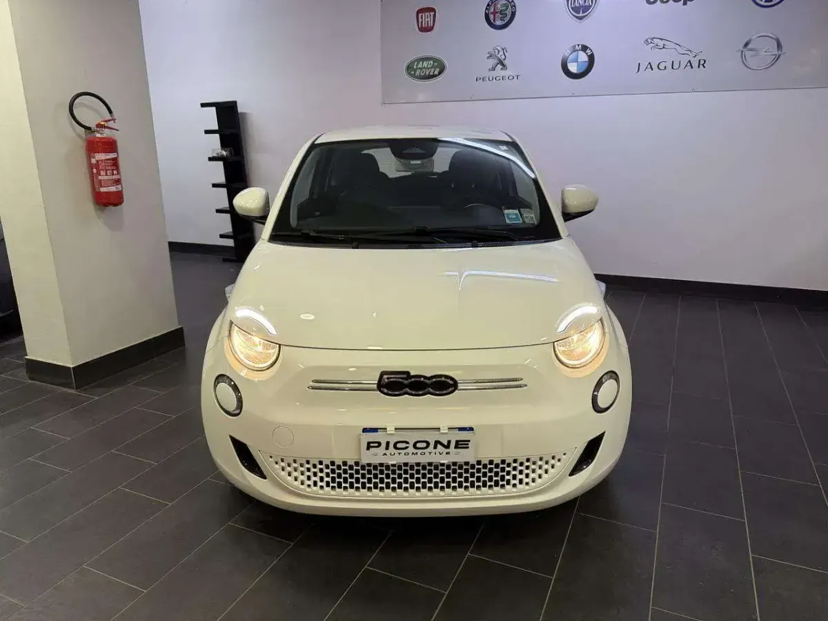 Usata Fiat 500e Icon 42 kW (58 CV) 2021 Bianco Berlina