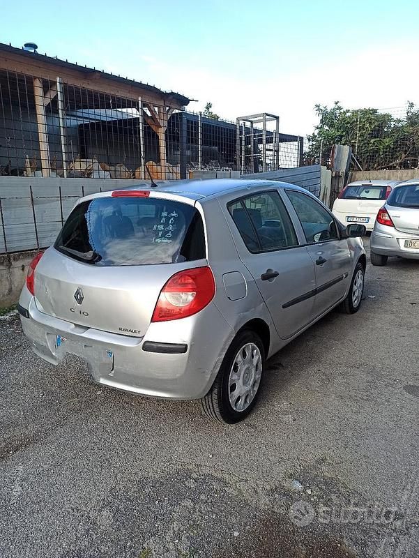 Usata Renault Clio II 75 CV (55 kW) 2007 Grigio Utilitaria