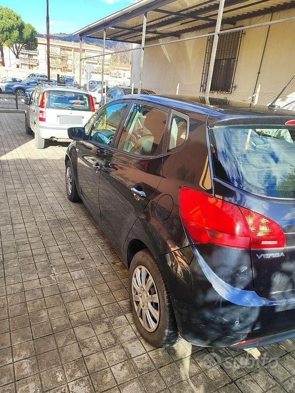 Usata Kia Venga 77 CV (56 kW) 2007 Nero Utilitaria