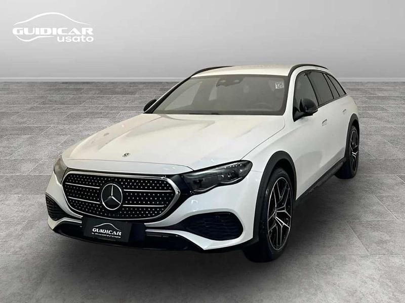 Bianco opalite bright designo Nuova 2025 Mercedes E220 Premium Station wagon | 74.600 € (Super prezzo) - Immagine 1/4