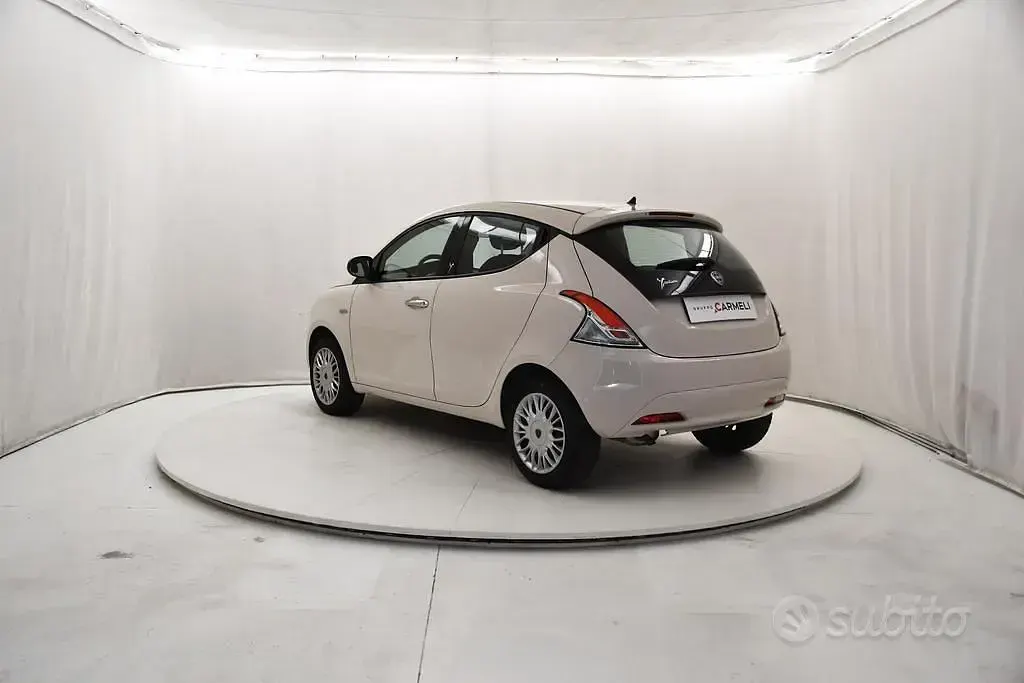 Usata Lancia Ypsilon Silver 69 CV (50 kW) 2018 Marrone Utilitaria