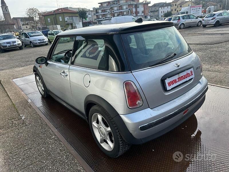 Usata Mini One D 88 CV (64 kW) 2006 Grigio Utilitaria