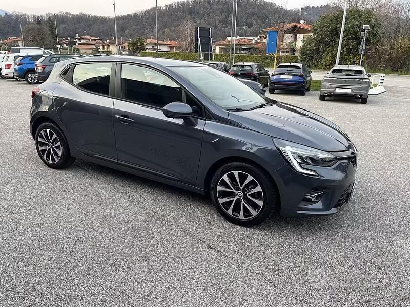 Usata Renault Clio V Business 90 CV (66 kW) 2022 Blu Berlina
