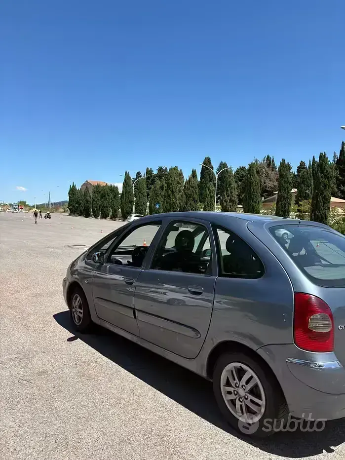 Usata Citroën Xsara Picasso 90 CV (66 kW) 2009 Grigio Monovolume
