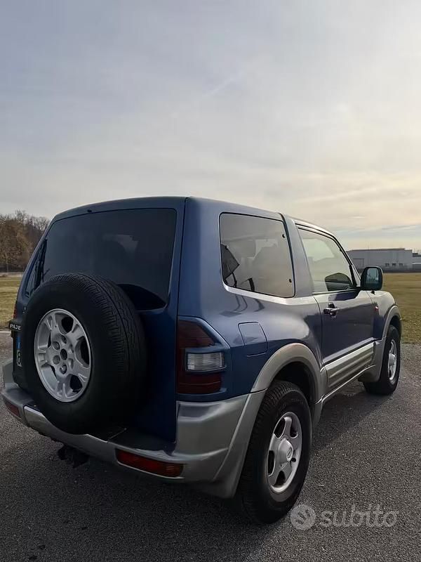Usata Mitsubishi Pajero 165 CV (121 kW) 2001 Blu SUV