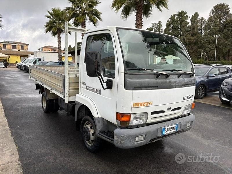 Usata Nissan Cabstar 106 CV (77 kW) 2000 Bianco Pick-up