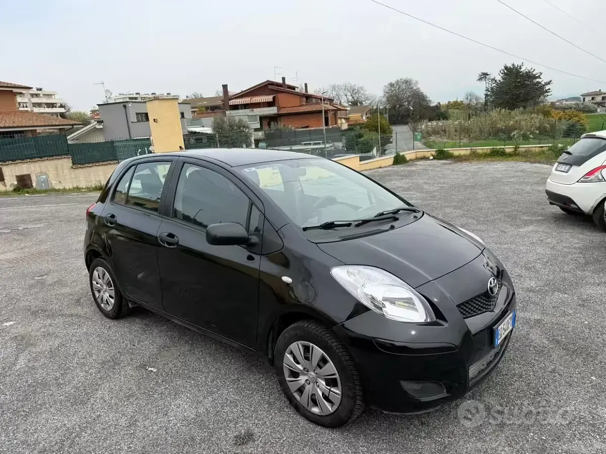 Usata Toyota Yaris 69 CV (50 kW) 2009 Nero Utilitaria