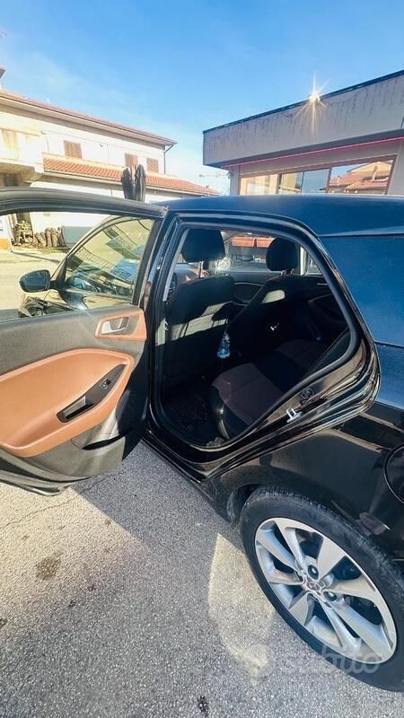 Usata Hyundai i20 78 CV (57 kW) 2015 Nero Utilitaria