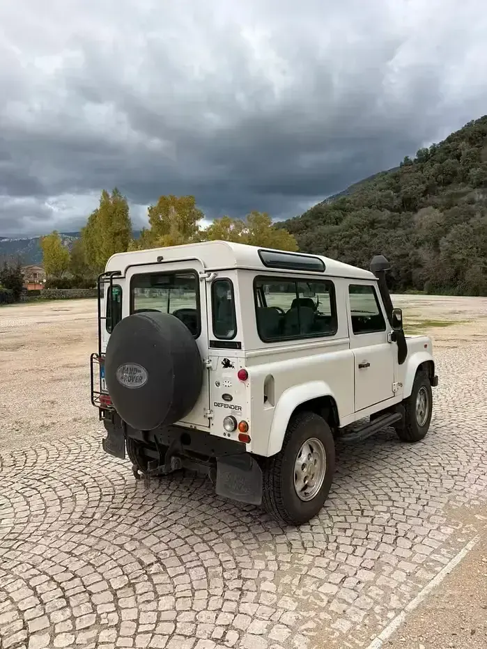 Usata Land Rover Defender 122 CV (89 kW) 2002 Bianco Station wagon