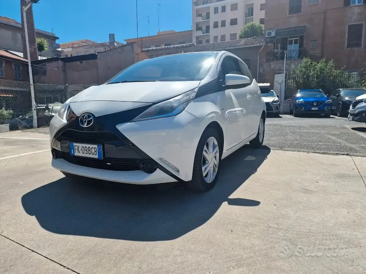Usata Toyota Aygo X-cite 69 CV (50 kW) 2017 Bianco Utilitaria