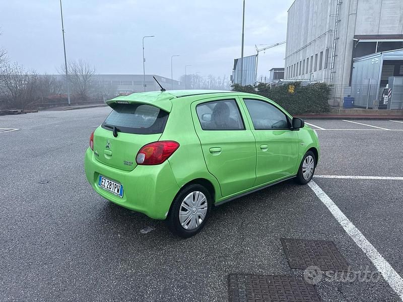 Usata Mitsubishi Space Star Intense 71 CV (52 kW) 2015 Verde Berlina
