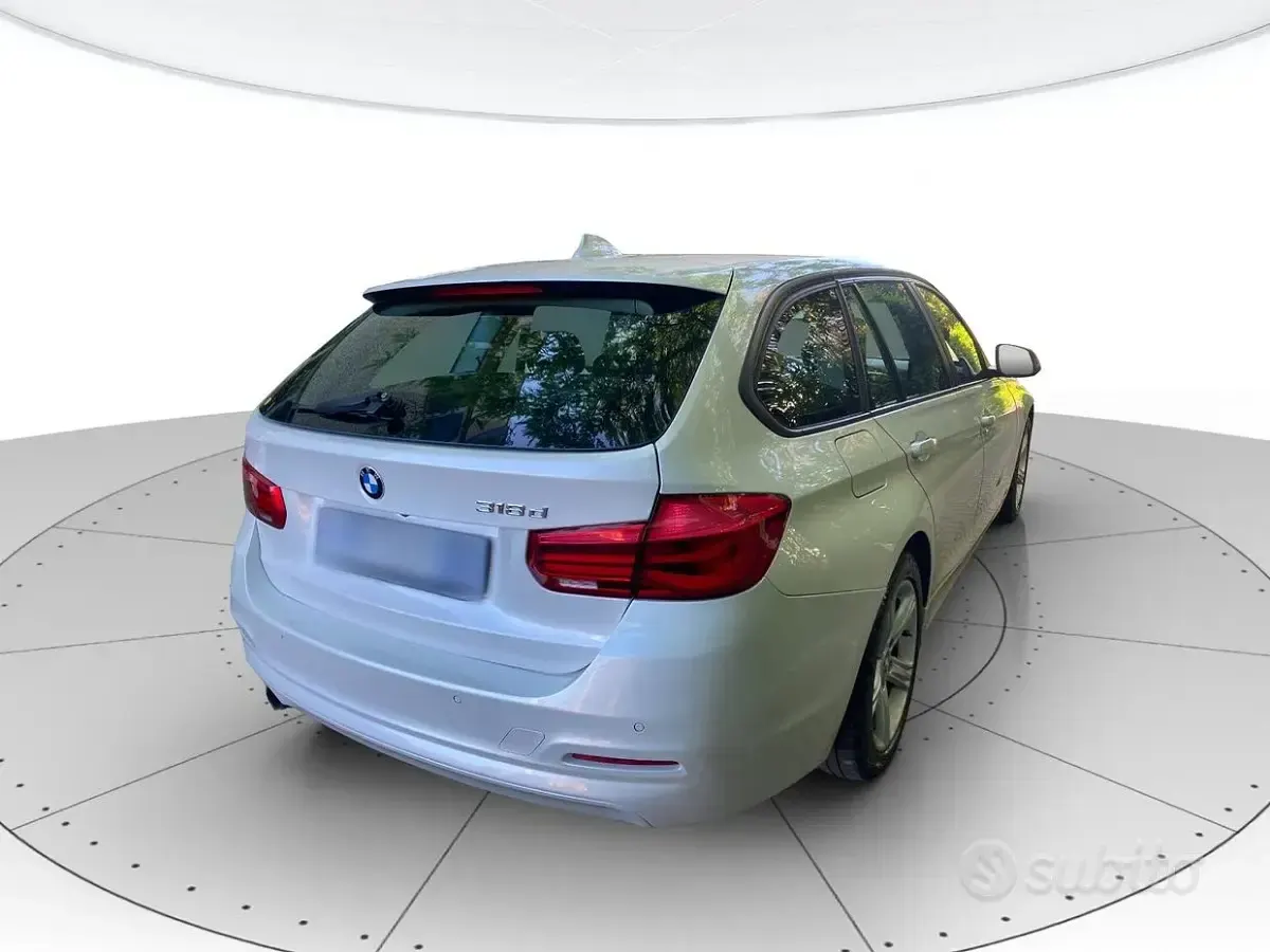Begagnad BMW 318 Luxury Line 150 HK (110 kW) 2016 Vit Kombi