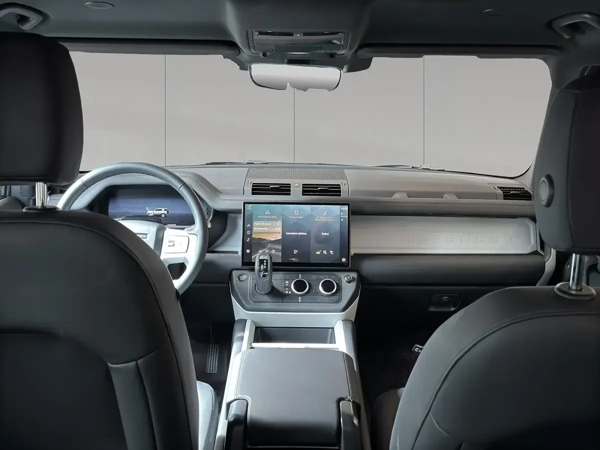 Usata Land Rover Defender SE Dynamic 200 CV (147 kW) 2025 Grigio SUV