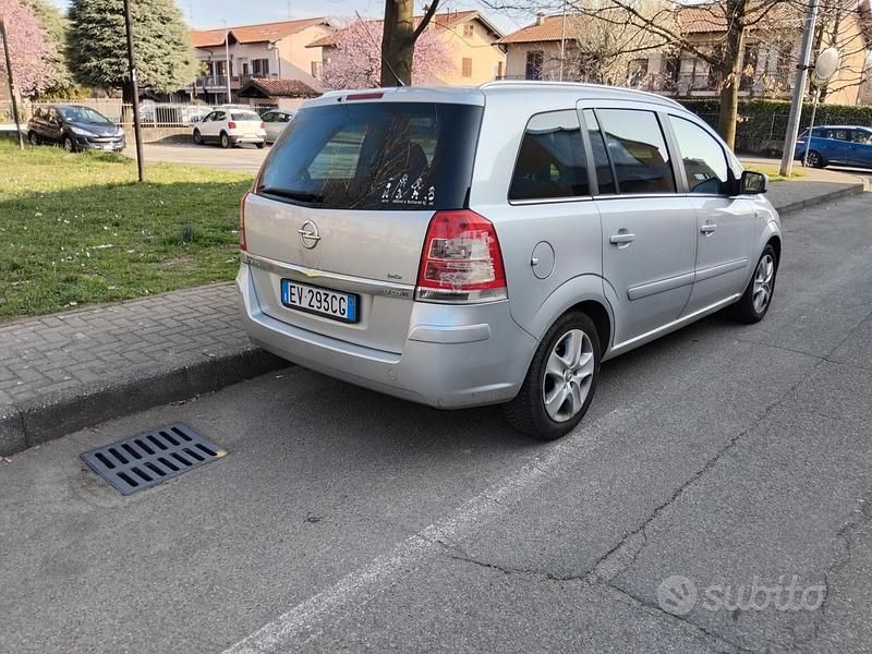 Usata Opel Zafira Business 125 CV (91 kW) 2014 Giallo Monovolume
