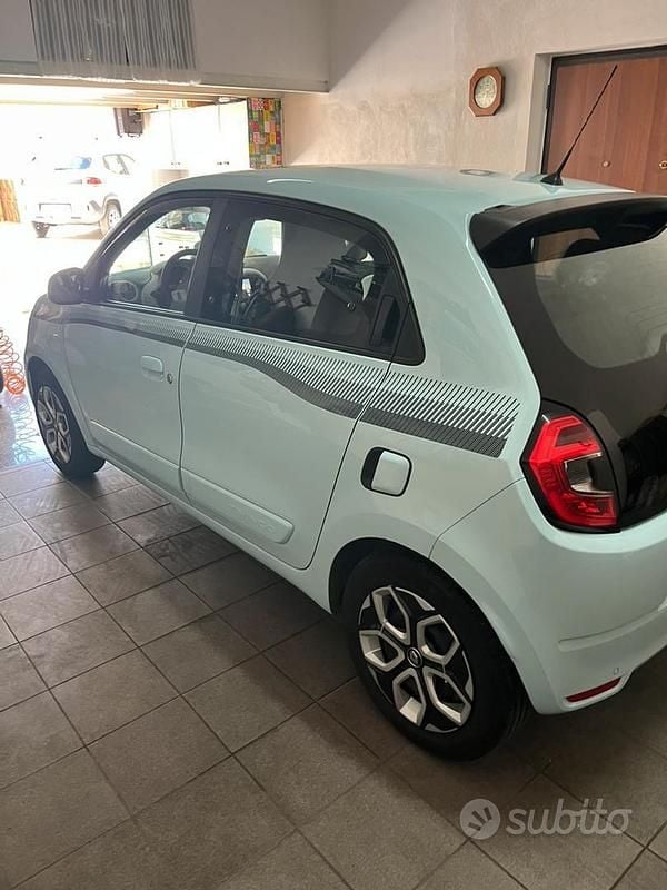 Usata Renault Twingo 65 CV (47 kW) 2024 Blu Utilitaria