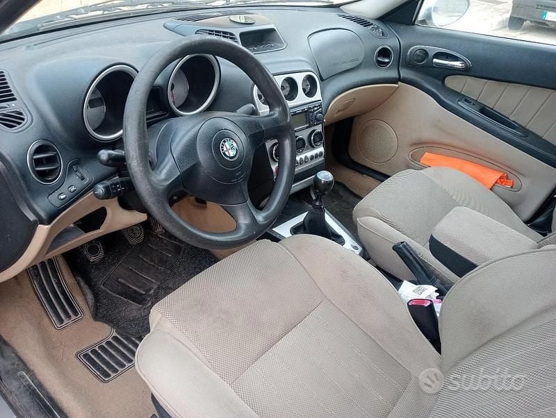 Usata Alfa Romeo 156 115 CV (84 kW) 2005 Grigio Berlina
