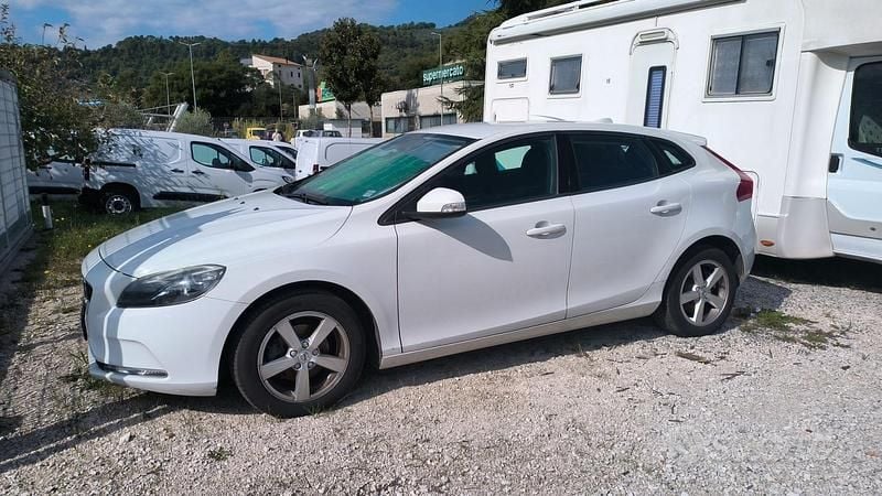 Usata Volvo V40 Kinetic 120 CV (88 kW) 2016 Bianco Station wagon
