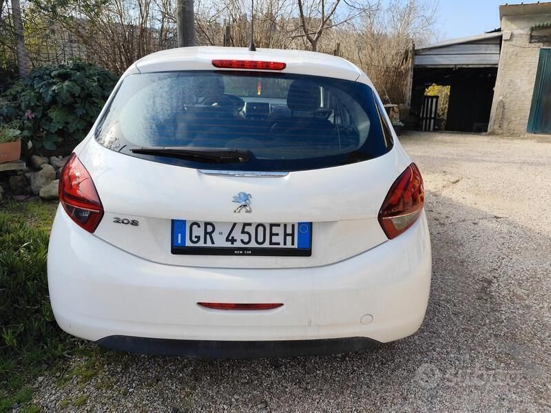 Usata Peugeot 208 102 CV (75 kW) 2019 Utilitaria
