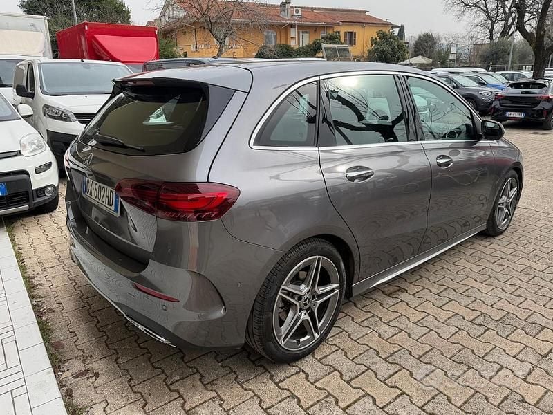 Usata Mercedes B180 AMG Line Premium 116 CV (85 kW) 2024 Grigio Monovolume