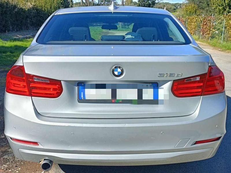 Usata BMW 318 Executive 143 CV (105 kW) 2015 Argento Berlina