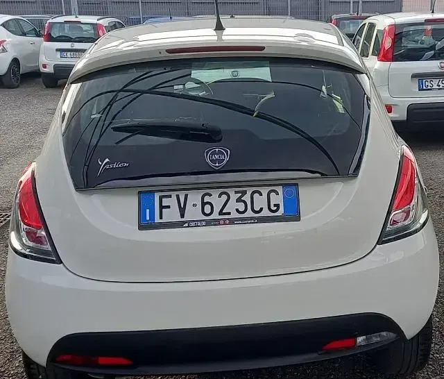 Usata Lancia Ypsilon Silver 69 CV (50 kW) 2019 Bianco
