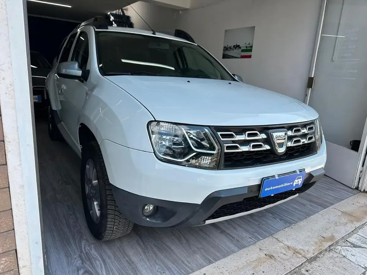 Usata Dacia Duster Lauréate 105 CV (77 kW) 2015 Bianco SUV