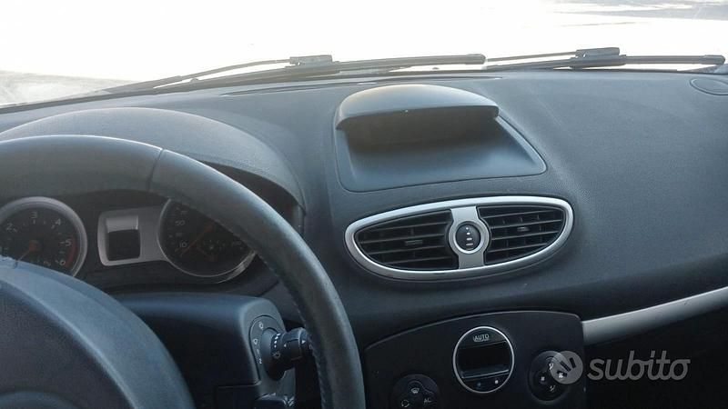 Usata Renault Clio II 85 CV (62 kW) 2005 Nero Utilitaria