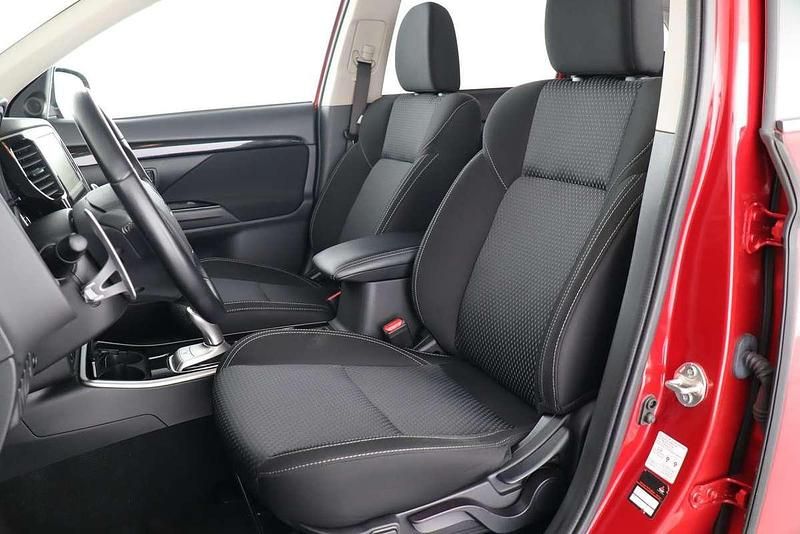 Usata Mitsubishi Outlander Instyle 170 CV (125 kW) 2021 Rosso SUV