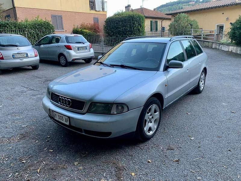 Usata Audi A4 Ambiente 150 CV (110 kW) 1998 Argento Station wagon