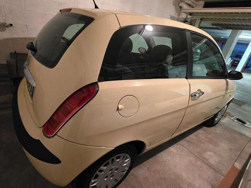 Usata Lancia Ypsilon 95 CV (69 kW) 2005 Beige Utilitaria