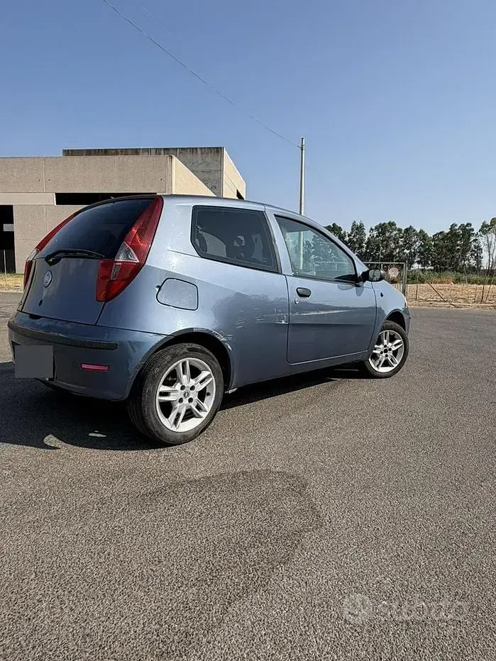 Usata Fiat Punto 60 CV (44 kW) 2004 Bluazzurro Utilitaria