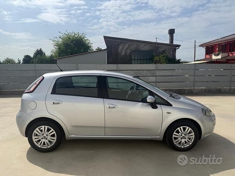 Usata Fiat Grande Punto Easy 75 CV (55 kW) 2013 Grigio Utilitaria