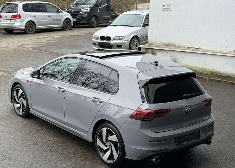 Usata VW Golf VIII GTI 245 CV (180 kW) 2023 Mondstein pastello Berlina