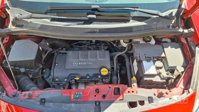 Usata Opel Meriva Design Edition 101 CV (74 kW) 2015 Rosso Monovolume