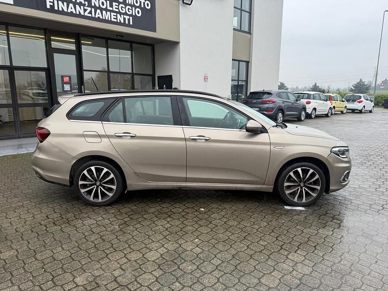 Usata Fiat Tipo Lounge 120 CV (88 kW) 2018 Marrone Station wagon