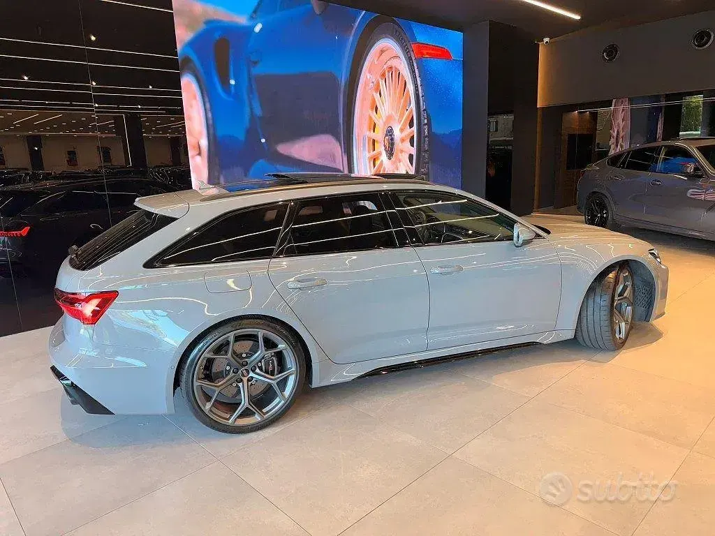 Usata Audi RS6 Performance 630 CV (463 kW) 2024 Grigio pastello Station wagon